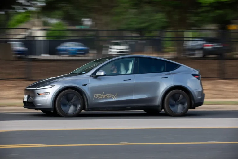 Tesla lance son service de robotaxis à Dallas et à Houston | TechCrunch