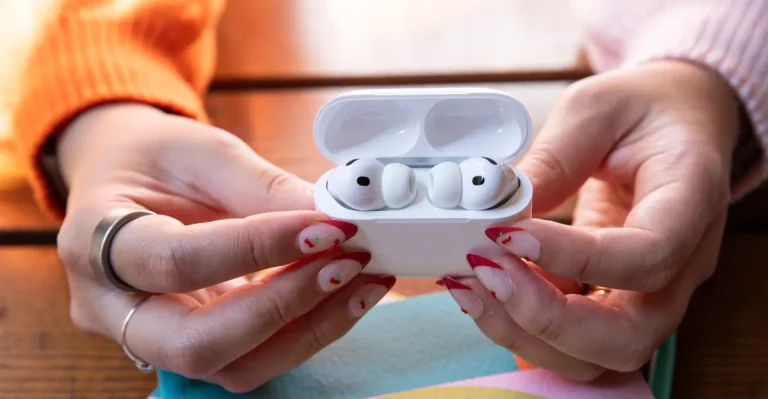 Les AirPods d&rsquo;Apple équipés de caméras pour l&rsquo;IA seraient sur le point d&rsquo;entrer en production