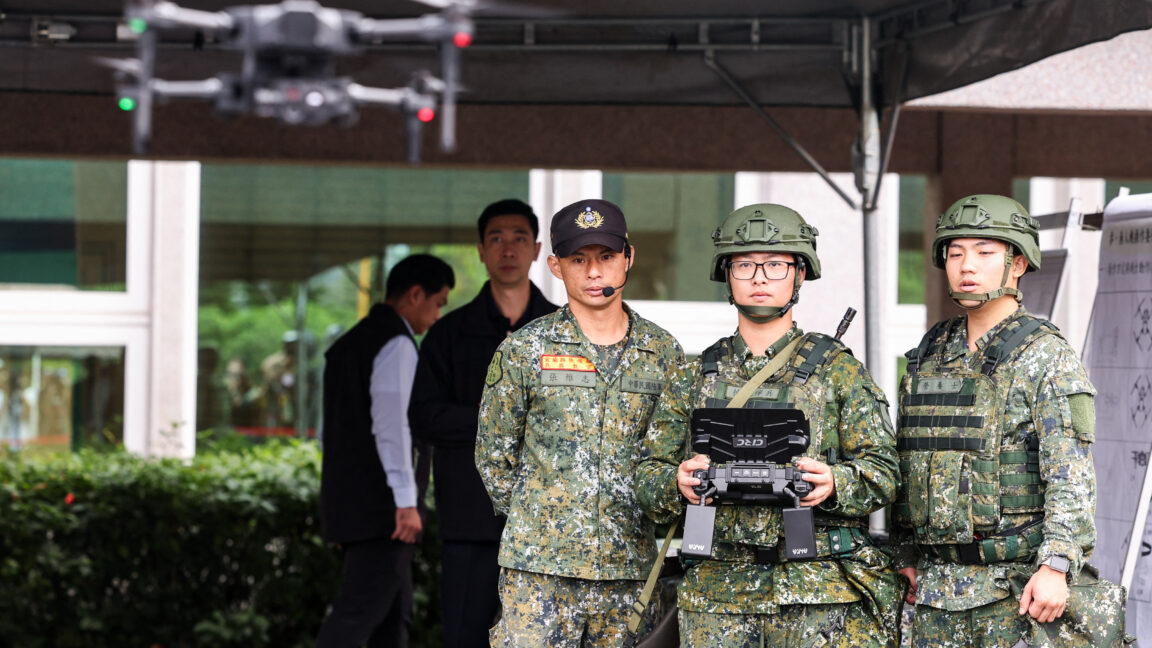 Face à la menace chinoise, Taïwan produit davantage de drones destinés à la défense et à l'armée américaine