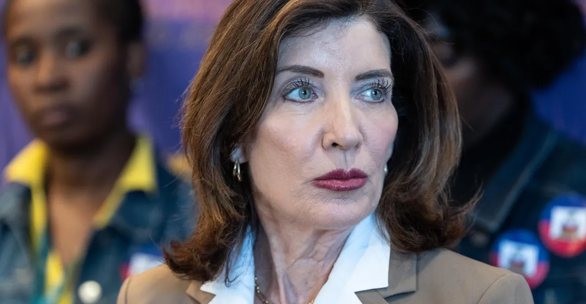 La gouverneure de New York affirme qu'elle utilise l'IA pour analyser « chaque règle » de l'État