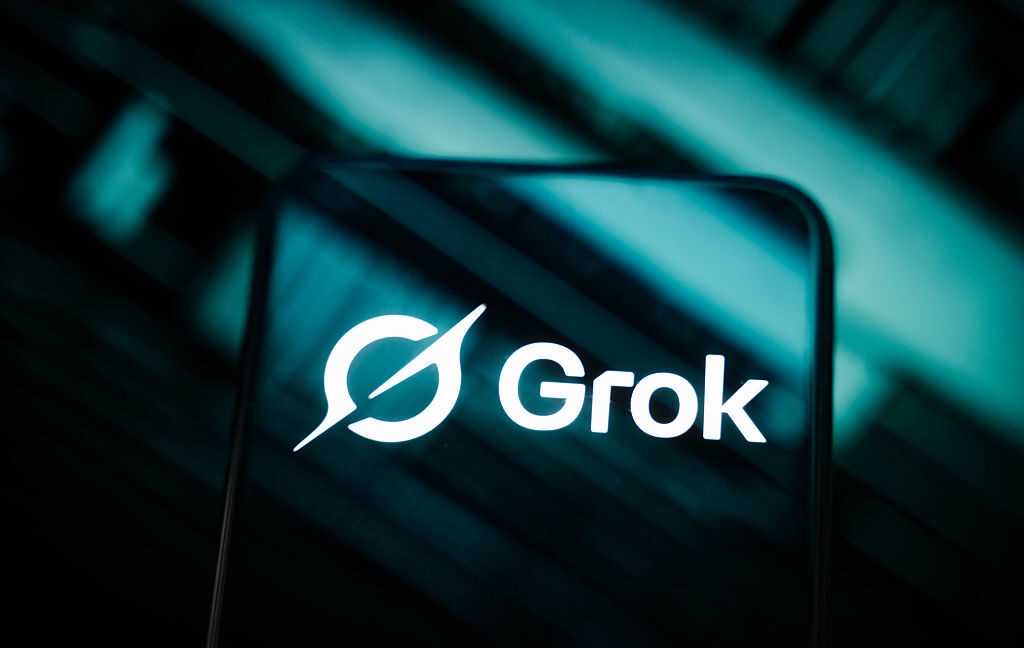 xAI ne peut plus nier que Grok produit du matériel pédopornographique. L'entreprise poursuit donc les utilisateurs finaux en justice.