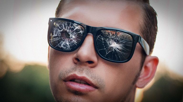 Alors que la demande pour les lunettes Meta AI explose, il est de plus en plus difficile d&rsquo;échapper à ces enregistrements intrusifs