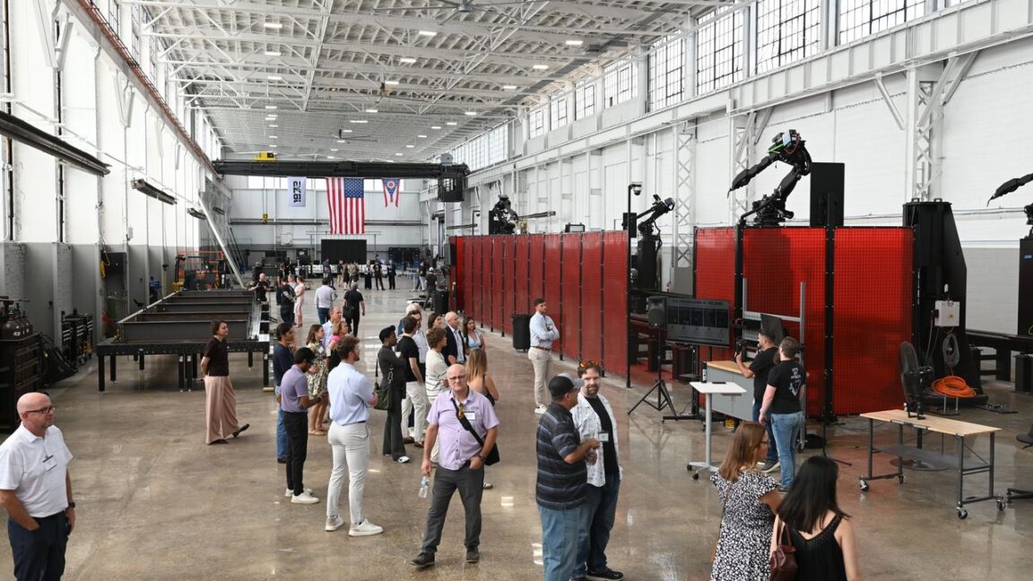 D'anciens ingénieurs de SpaceX sont en train de construire une usine robotisée destinée à la fabrication de pièces en acier