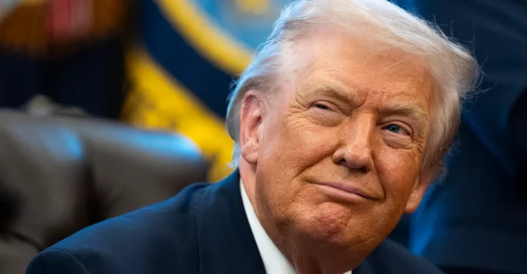 Trump ordonne au gouvernement américain d&rsquo;appeler l&rsquo;IA « super-intelligence »